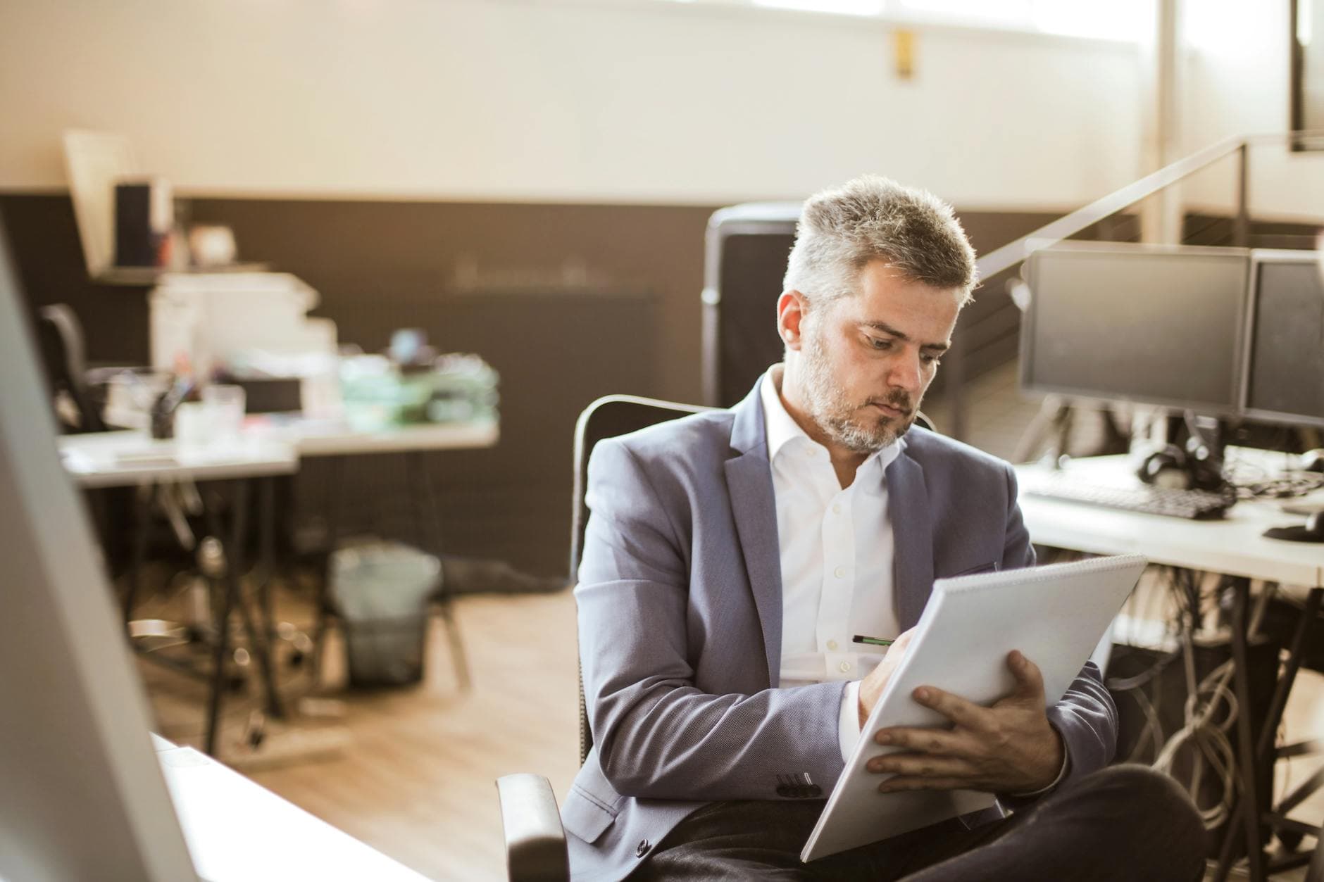 Topical authority with AI: how to build it at scale without sacrificing quality